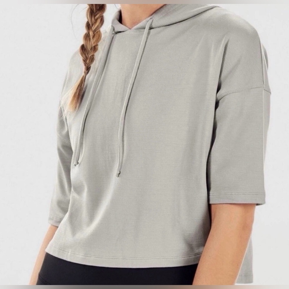 Fabletics Light Gray Short-Sleeve Hooded Top